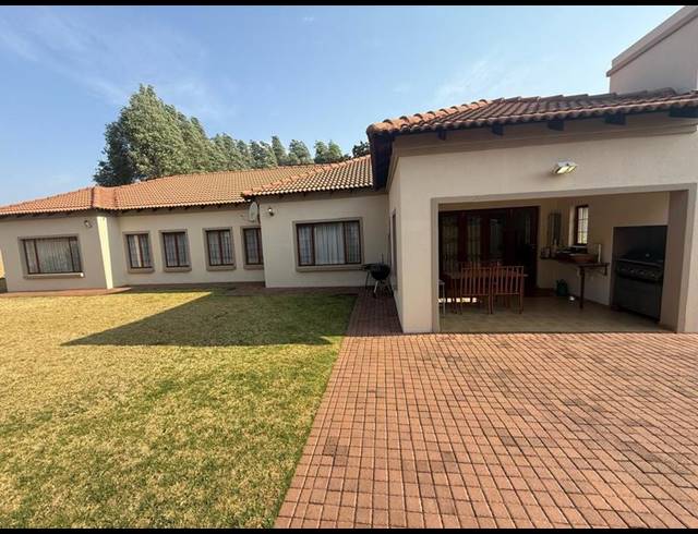4 BEDROOM HOUSE FOR SALE IN MIDFIELD ESTATE